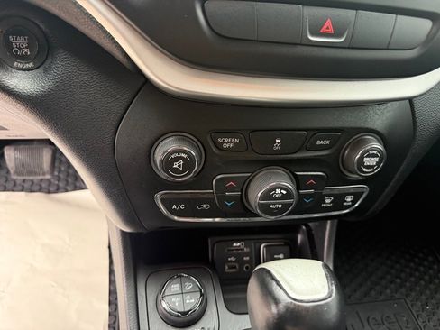 Used 2014 Jeep Cherokee Trailhawk image 25