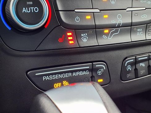 Used 2019 Ford Escape Titanium image 5