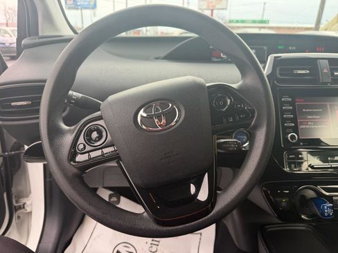 Used 2021 Toyota Prius LE image 17
