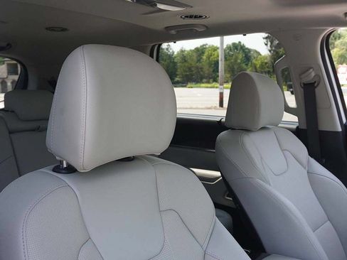 Used 2025 Kia Telluride EX FWD image 32
