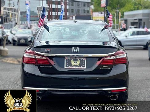 Used 2017 Honda Accord Touring image 5