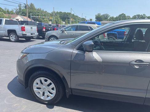 Used 2017 Nissan Rogue Sport S AWD/4WD image 4