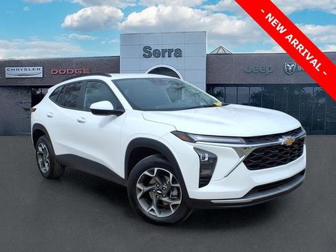 Used 2024 Chevrolet Trax LT w/ LT Convenience Package image 1