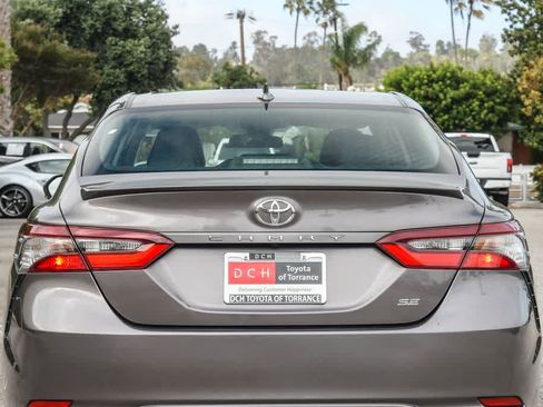 Used 2022 Toyota Camry SE FWD image 6