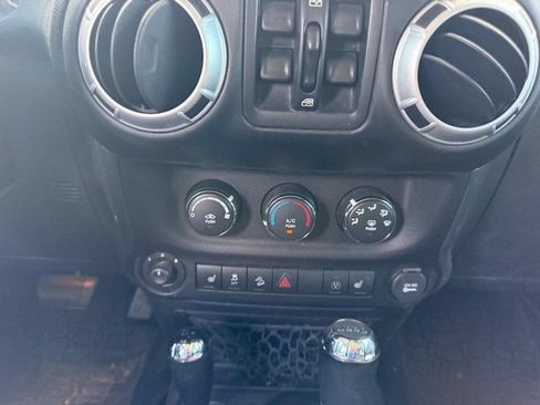 Used 2015 Jeep Wrangler Unlimited Sahara AWD/4WD image 13