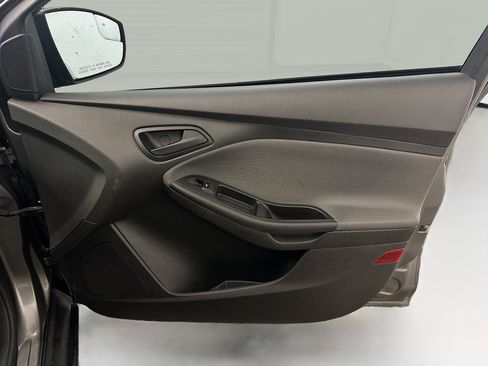 Used 2014 Ford Focus S FWD image 31