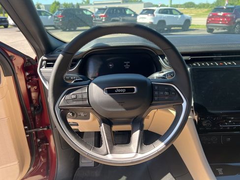 New 2025 Jeep Grand Cherokee Limited AWD/4WD image 16