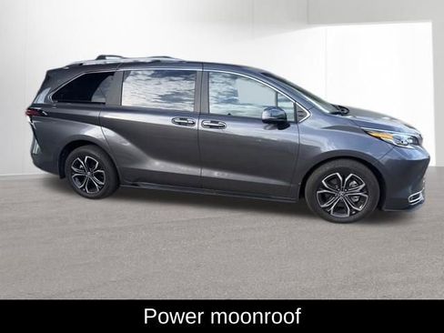 Used 2025 Toyota Sienna Platinum AWD/4WD image 10
