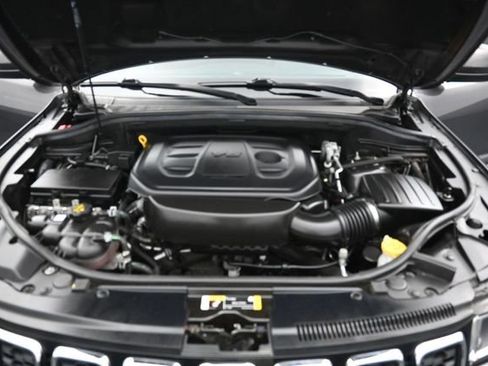 Used 2021 Jeep Grand Cherokee Laredo AWD/4WD image 30