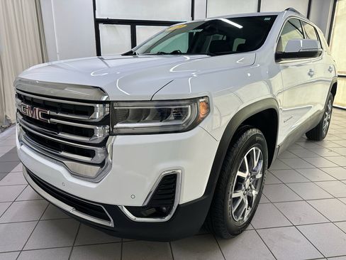 Certified 2023 GMC Acadia SLT w/ Preferred Package image 11