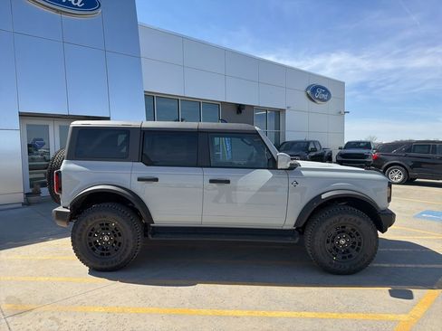 New 2026 Ford Bronco Outer Banks w/ Sasquatch Package AWD/4WD image 8