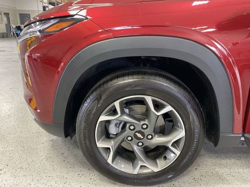 Certified 2025 Chevrolet Trax LT w/ Driver Confidence Package FWD image 34