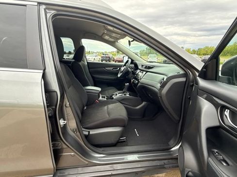 Used 2019 Nissan Rogue S w/ Special Edition Package FWD image 18