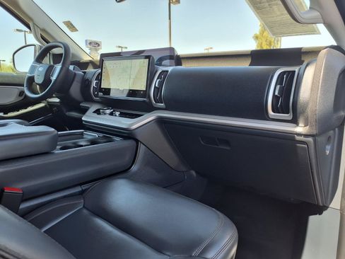 Certified 2025 Ford Expedition Active AWD/4WD image 10