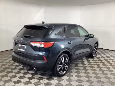 Used 2022 Ford Escape SE w/ SE Sport Appearance Package image 2