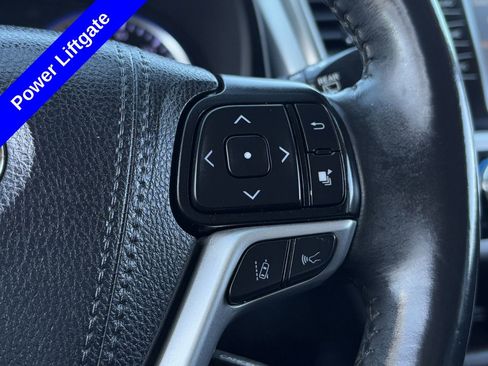 Used 2019 Toyota Highlander XLE image 19