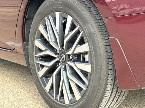 Used 2023 Nissan Altima 2.5 SV w/ SV Premium Package image 10