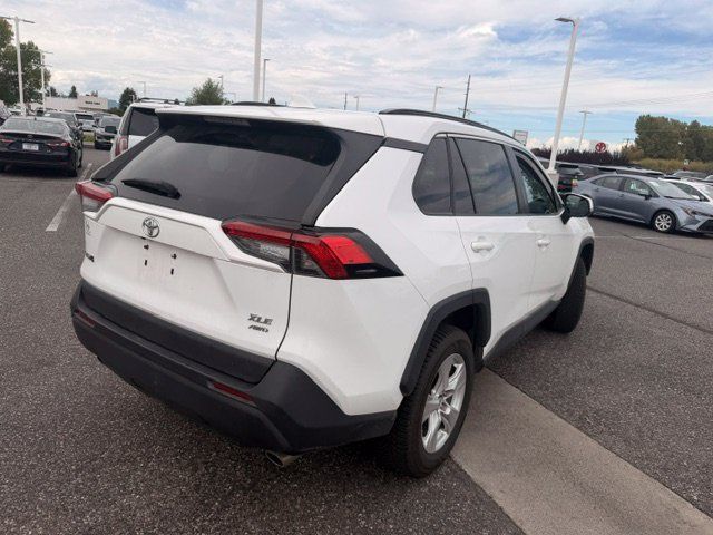 Used 2020 Toyota RAV4 XLE AWD/4WD image 2