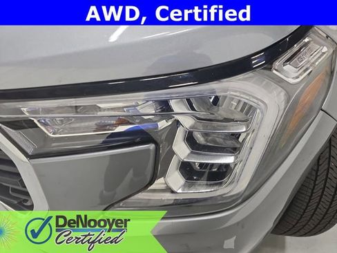 Used 2024 GMC Terrain SLE image 28