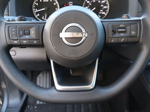 Used 2025 Nissan Pathfinder S FWD image 12