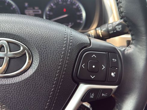 Used 2018 Toyota Highlander Limited FWD image 15