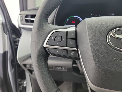 Used 2025 Toyota Sienna XLE FWD image 18