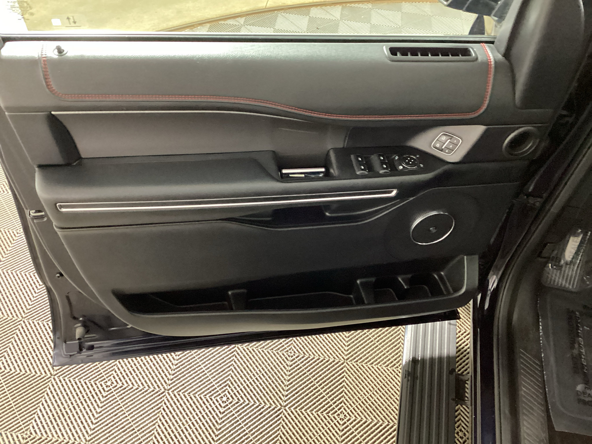 Used 2021 Ford Expedition Max Limited AWD/4WD image 18