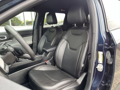 Used 2024 Jeep Compass Latitude image 16