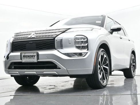 Used 2023 Mitsubishi Outlander SEL image 45
