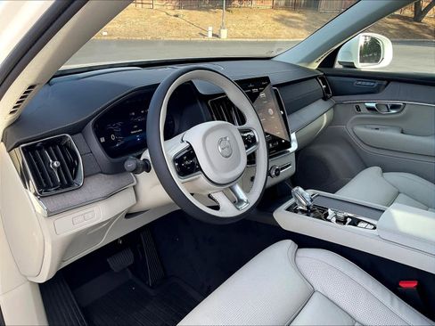 New 2026 Volvo XC90 T8 Ultra w/ Protection Package Premier image 8