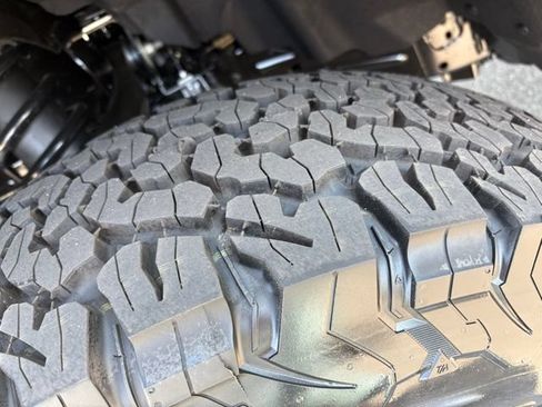 New 2026 Ford Bronco Raptor w/ Interior Carbon Fiber Pack AWD/4WD image 28