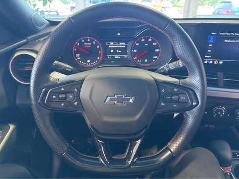 Used 2024 Chevrolet Trax RS FWD image 18