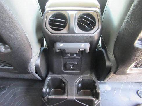 Certified 2025 Jeep Gladiator Mojave w/ Convenience Group AWD/4WD image 37