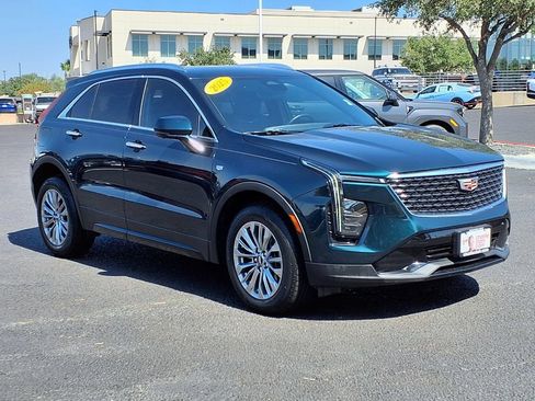 Used 2025 Cadillac XT4 Premium Luxury w/ Technology Package FWD image 7