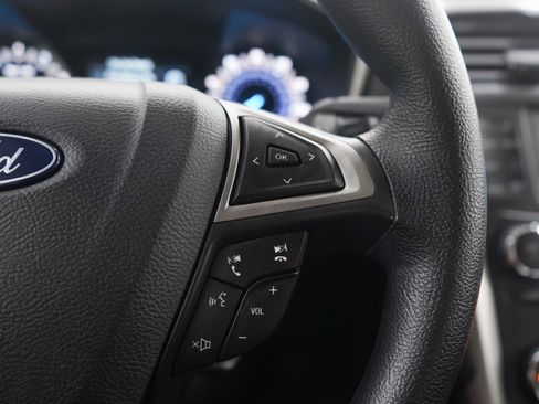 Used 2018 Ford Fusion SE FWD image 25
