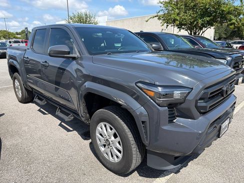 Used 2024 Toyota Tacoma SR5 AWD/4WD image 2