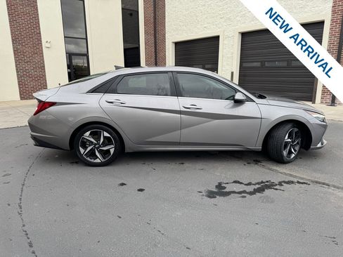 Used 2021 Hyundai Elantra SEL w/ Convenience + Premium Package FWD image 8