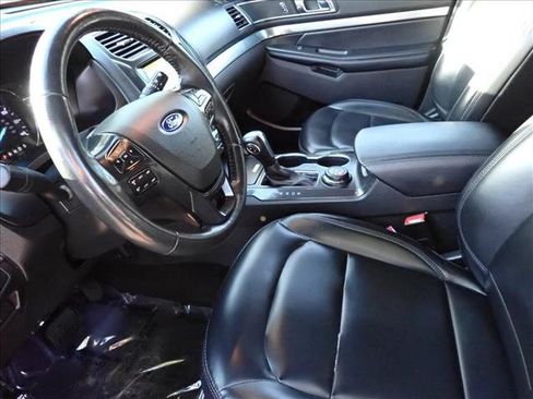 Used 2019 Ford Explorer XLT w/ Equipment Group 202A AWD/4WD image 12