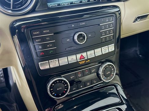 Used 2020 Mercedes-Benz SLC 300 SLC 300 image 24