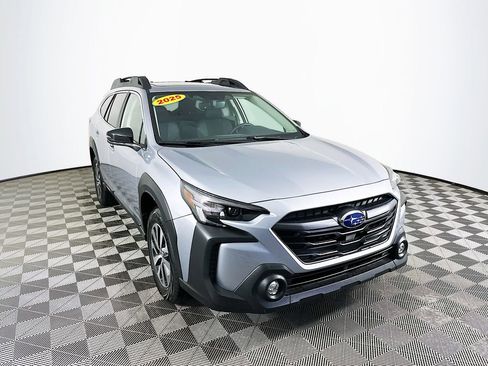 Used 2025 Subaru Outback Premium w/ Popular Package #1A image 2