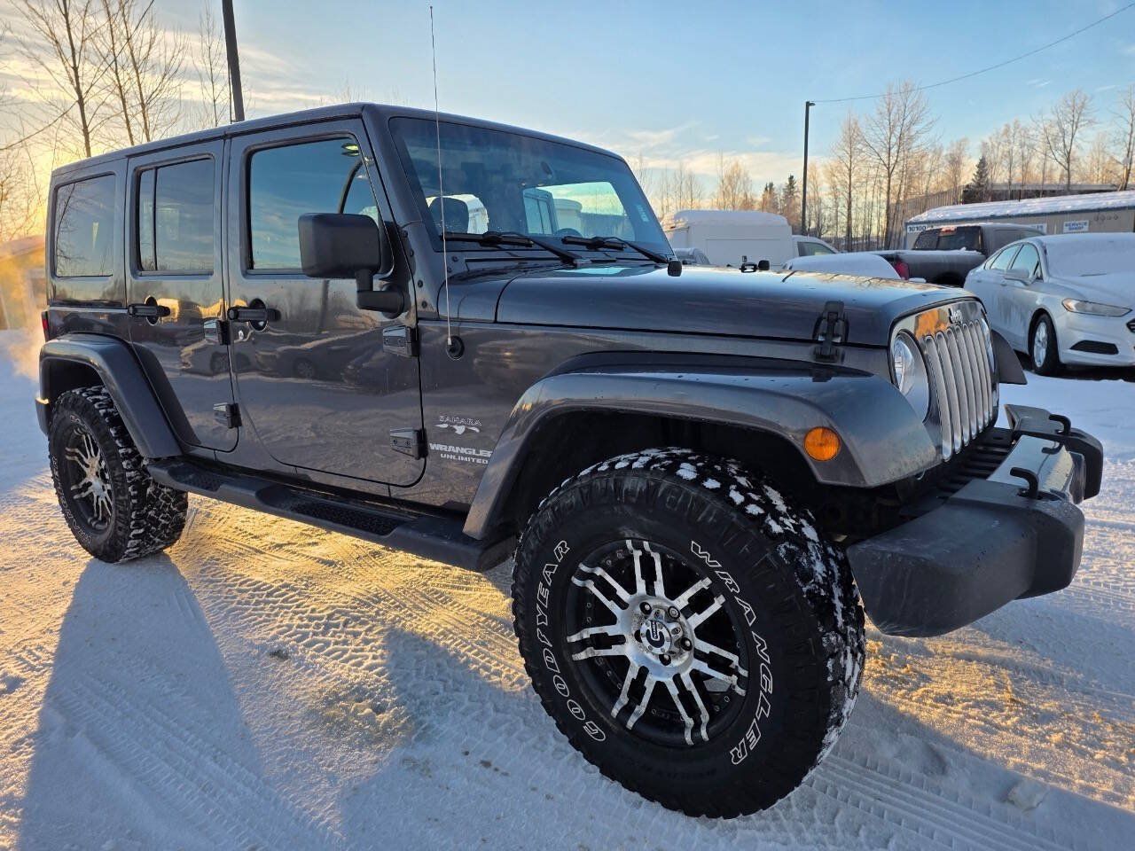 Used 2017 Jeep Wrangler Unlimited Sahara w/ Connectivity Group AWD/4WD image 4