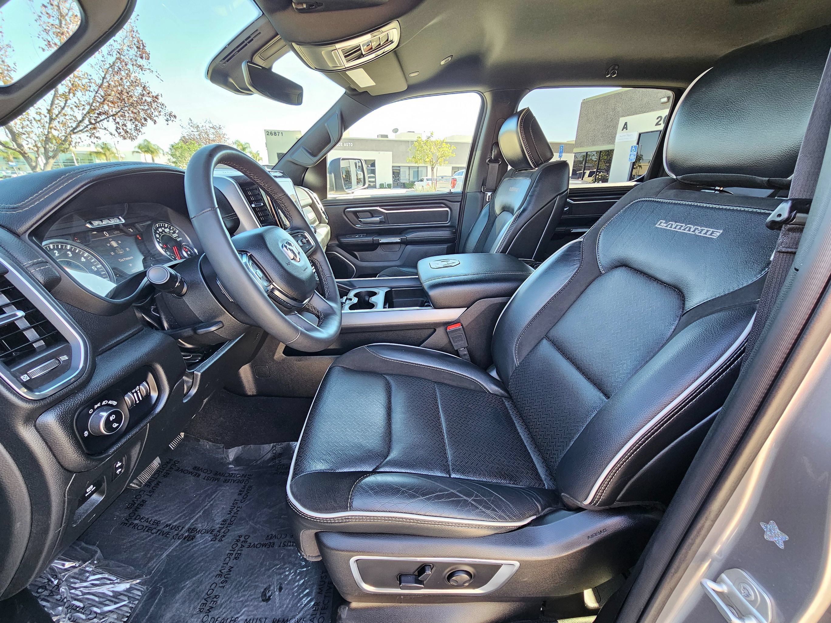 Used 2025 RAM 1500 Laramie AWD/4WD image 17