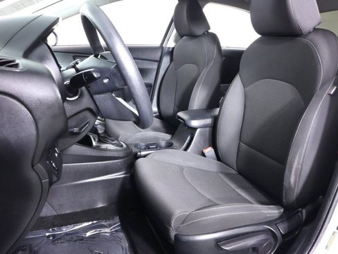 Used 2020 Kia Forte LXS FWD image 28