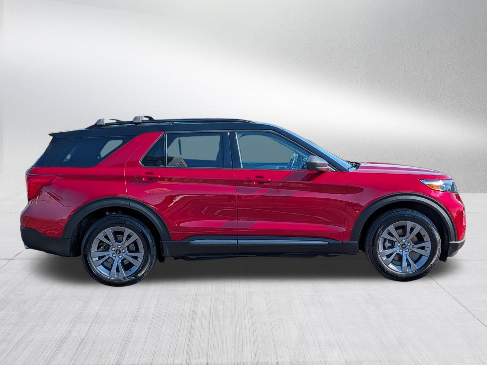 Used 2021 Ford Explorer XLT AWD/4WD image 2