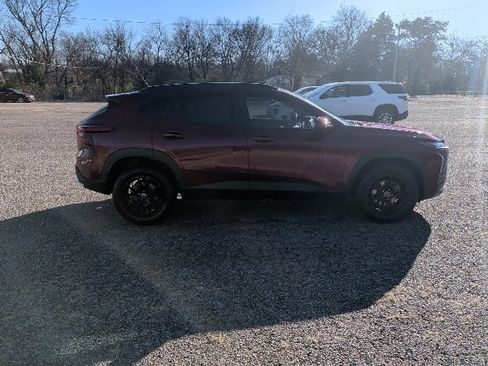 Certified 2025 Chevrolet Trax LT w/ Driver Confidence Package image 6