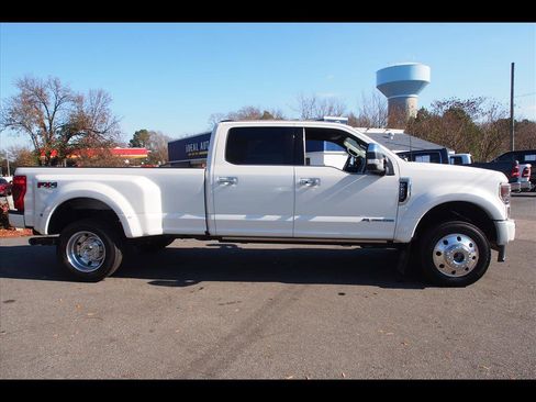 Used 2022 Ford F450 Platinum w/ FX4 Off-Road Package image 6