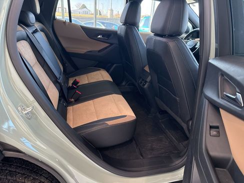 Used 2025 Chevrolet Equinox ACTIV w/ Safety and Technology Package image 18