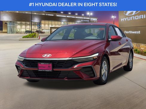 Used 2024 Hyundai Elantra SE FWD image 2