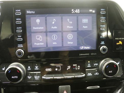 Used 2021 Toyota Highlander XLE AWD/4WD image 38