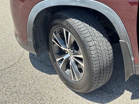 Used 2019 Toyota Highlander LE FWD image 12